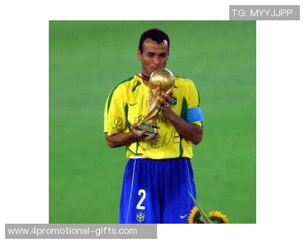 足球历史最佳后卫是谁揭晓足坛防线传奇人物的精彩故事