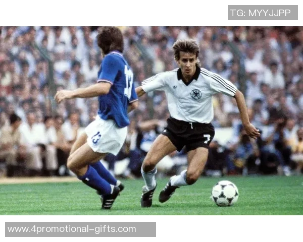 足球球星引领潮流，盘点那些闪耀全球足坛的传奇人物与成就