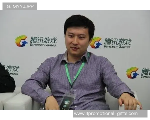 足球球星花胸逆袭之路展现坚持与荣耀成就绿茵传奇人生