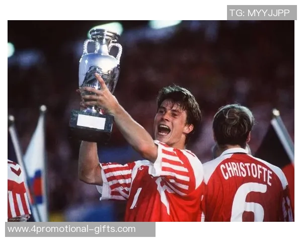 退役足球巨星的传奇人生与绿茵场外的精彩故事 退役足球巨星的传奇人生与绿茵场外的精彩故事